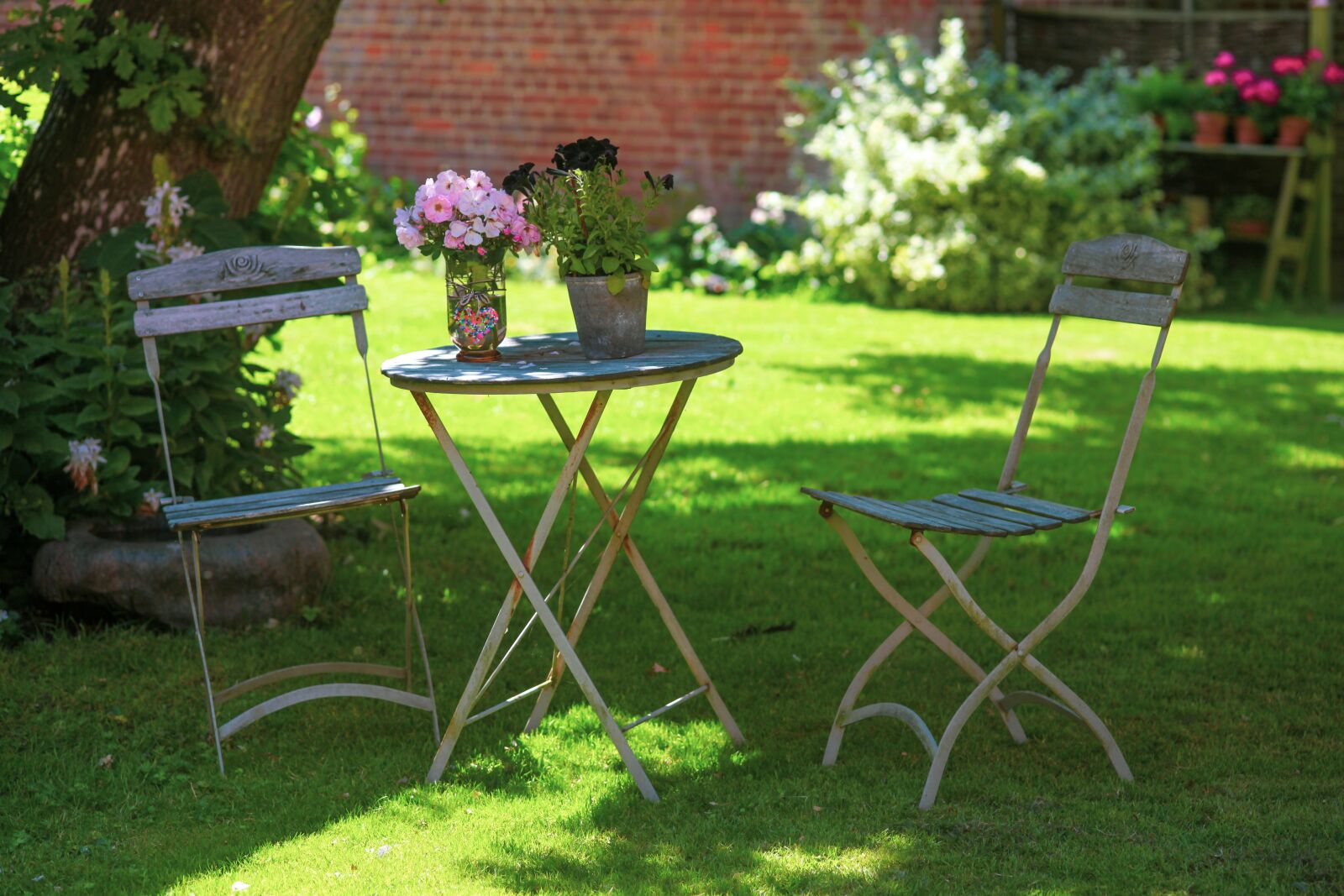 Canon EOS 5D Mark II sample photo. Garden, table, relaxation photography