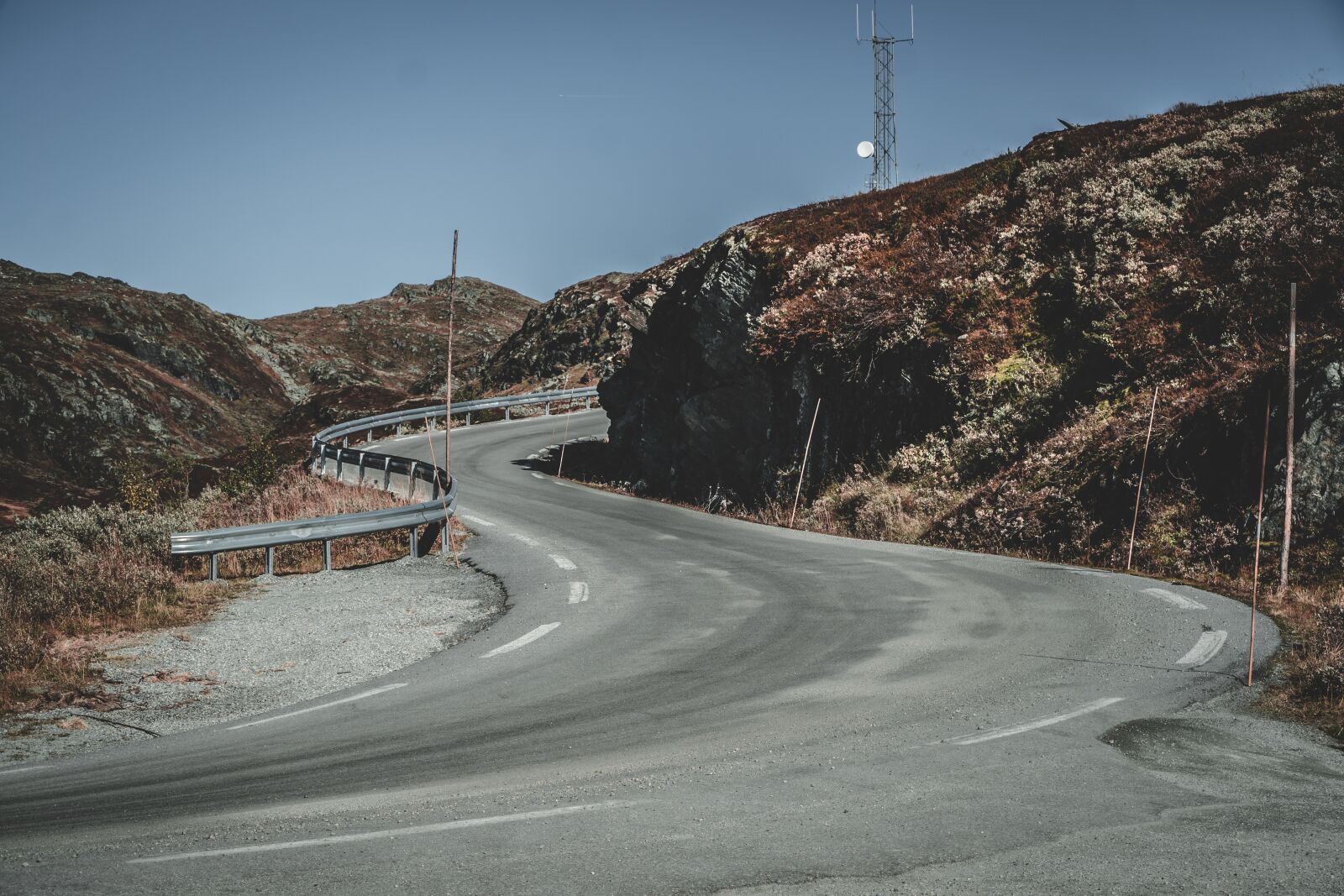 Sony a6000 + Sony E PZ 18-105mm F4 G OSS sample photo. Path, norway, landscape photography