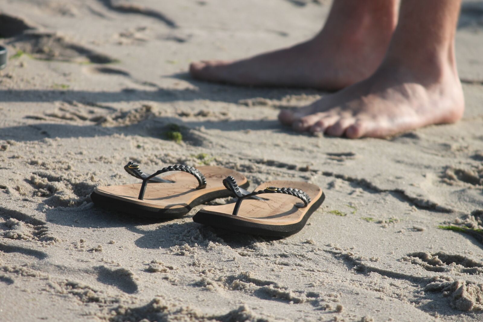 Canon EOS 1100D (EOS Rebel T3 / EOS Kiss X50) sample photo. Sandals, slippers, beach photography