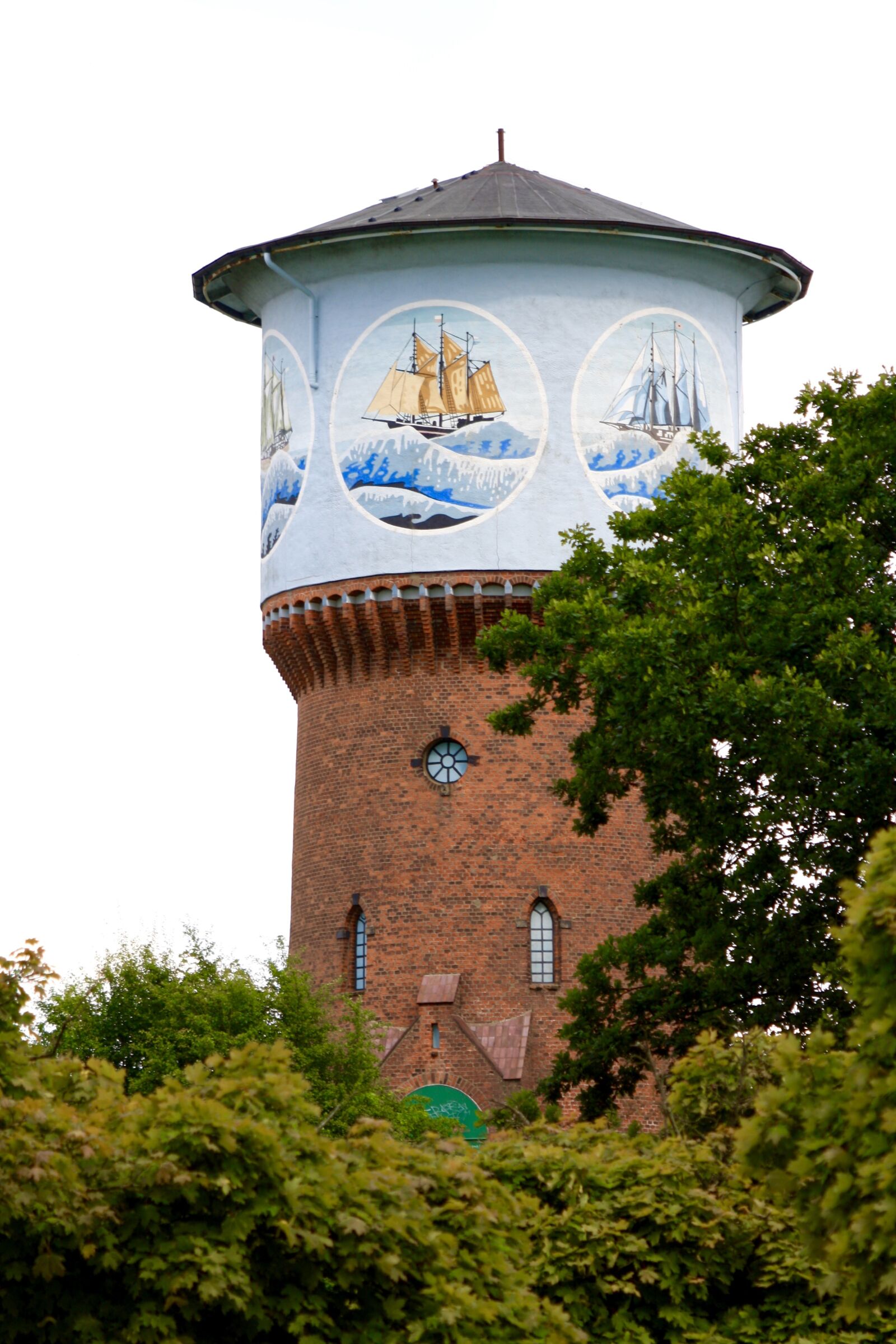 Canon EOS 1000D (EOS Digital Rebel XS / EOS Kiss F) sample photo. Kiel, water tower, cultural photography