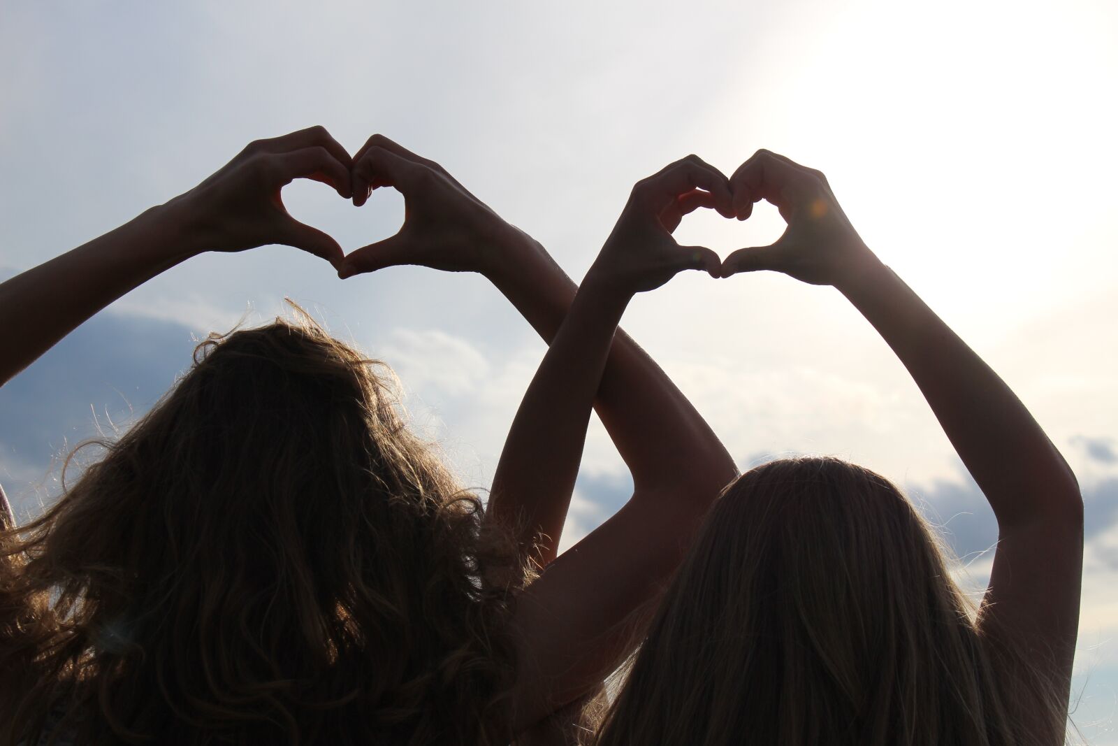 Canon EOS 700D (EOS Rebel T5i / EOS Kiss X7i) sample photo. Heart, hand, love photography