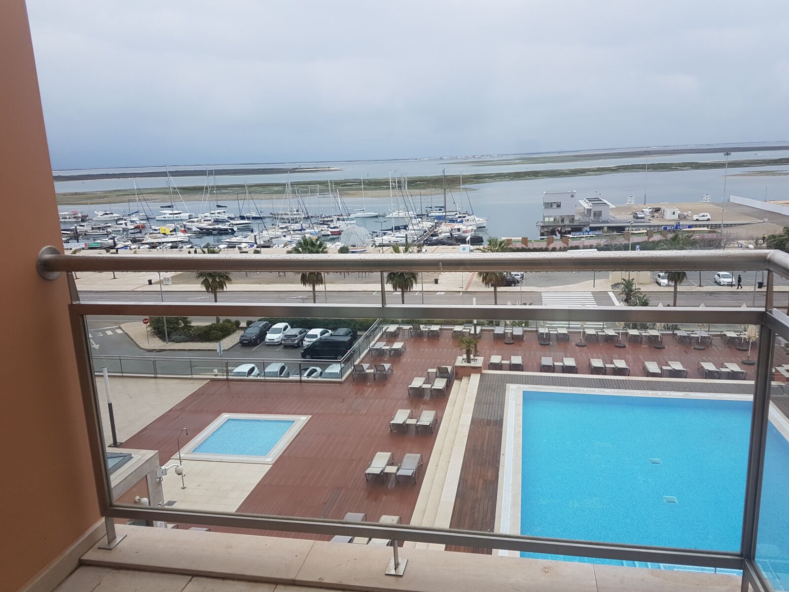 Samsung Galaxy S7 Edge sample photo. Piscinas, playa, hotel photography