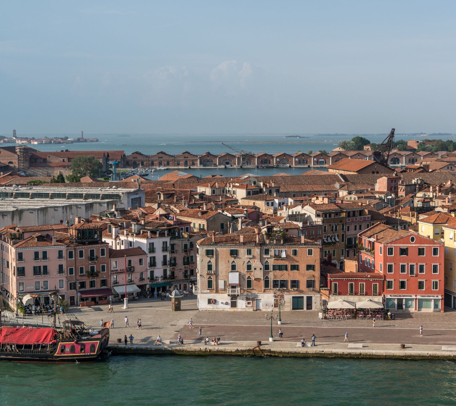Sony a7R II + Sony FE 24-240mm F3.5-6.3 OSS sample photo. Venice, italy, europe photography