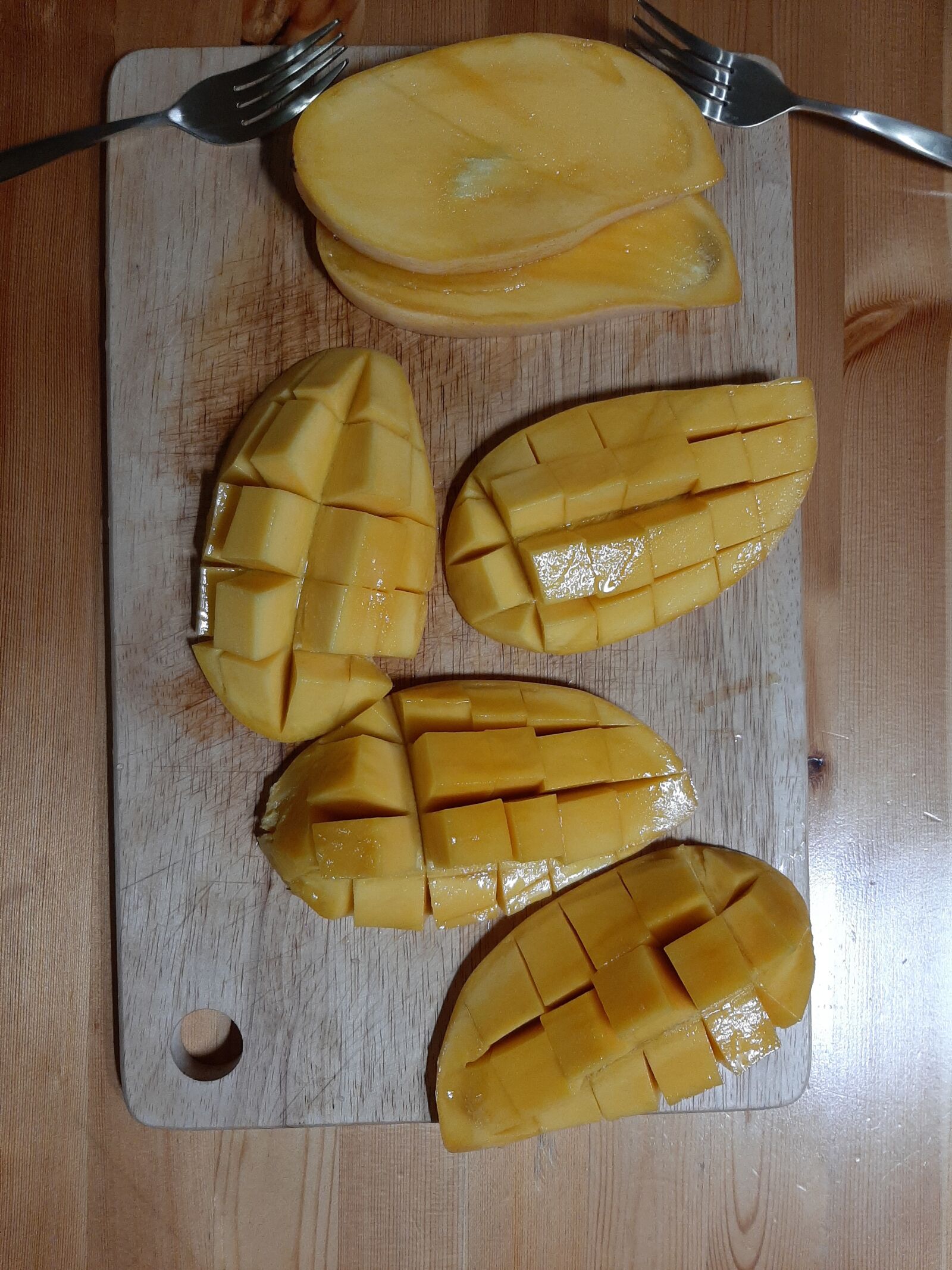 Samsung Galaxy A50 sample photo. Mango, chopped, yellow photography