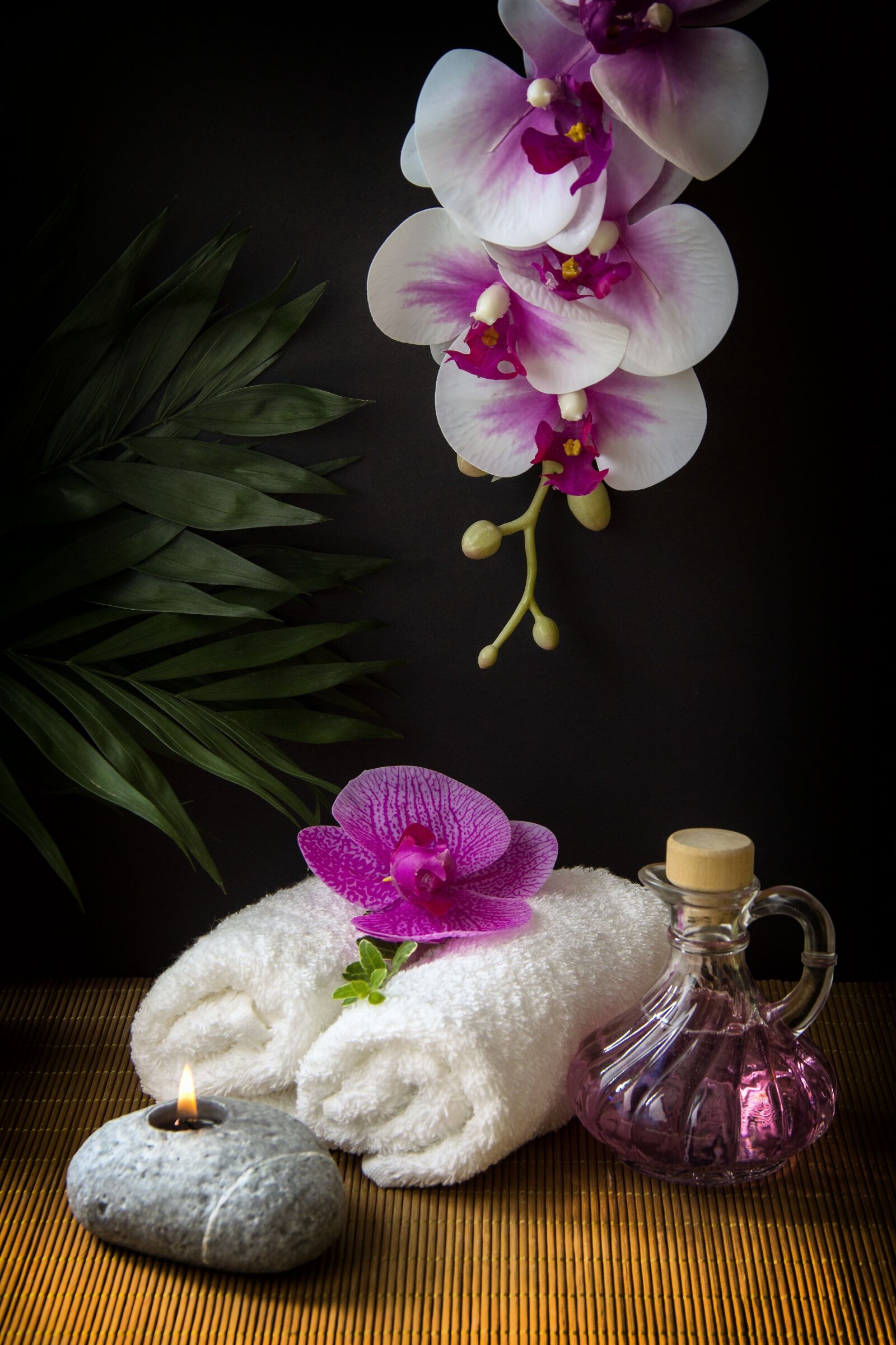 Canon EOS 600D (Rebel EOS T3i / EOS Kiss X5) sample photo. Wellness, carafe, towels photography
