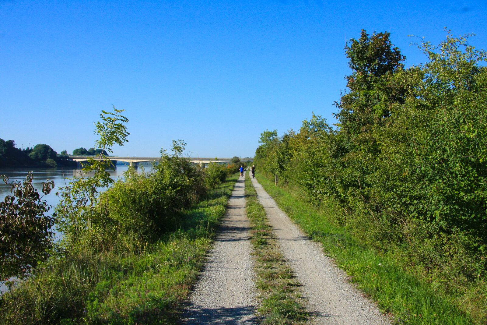 Canon EF-S 17-85mm F4-5.6 IS USM sample photo. Away, road, cycle path photography