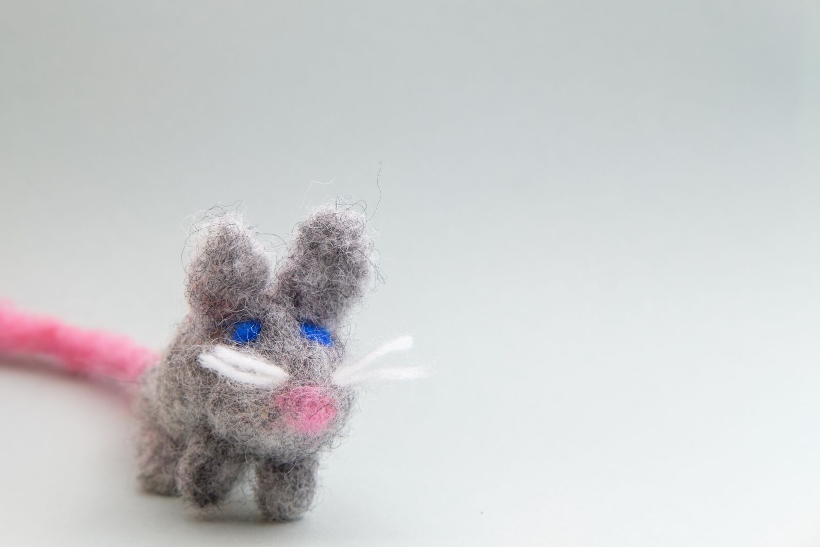 Fujifilm X-T2 + Fujifilm XF 35mm F2 R WR sample photo. Mouse, animal, felt photography