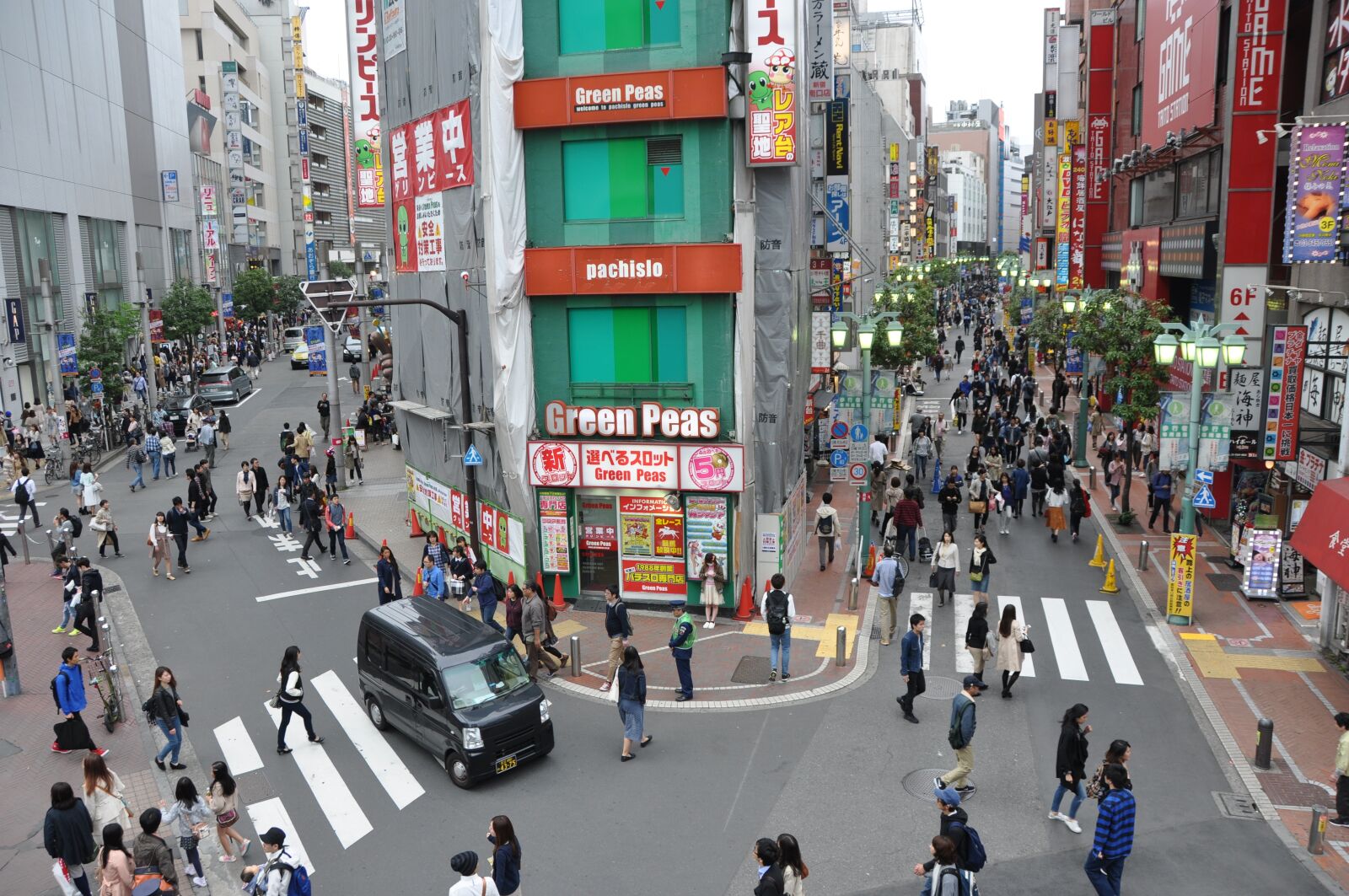 Nikon D90 sample photo. Japan, shinjuku, street head photography
