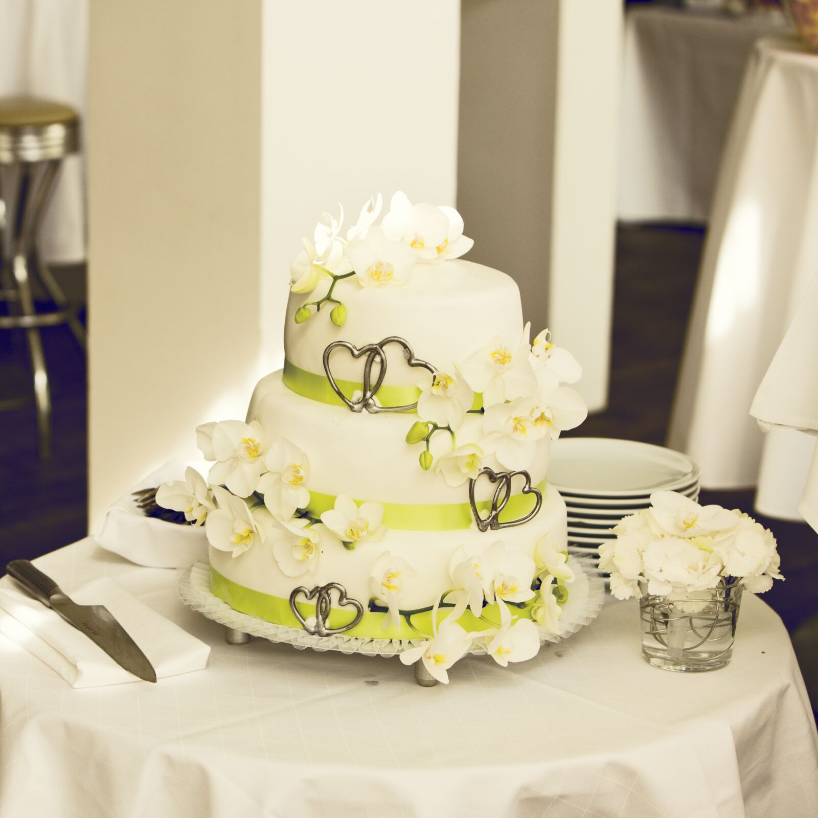 Canon EOS-1Ds Mark III sample photo. Cake, wedding cake, wedding photography