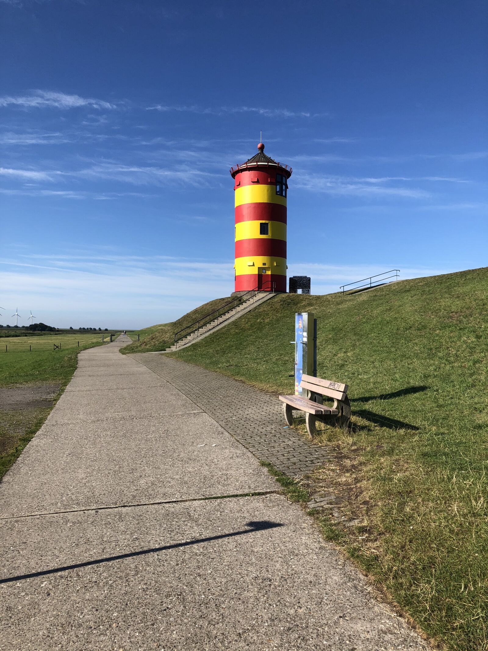 iPhone X back dual camera 4mm f/1.8 sample photo. Pilsum, north sea, lighthouse photography