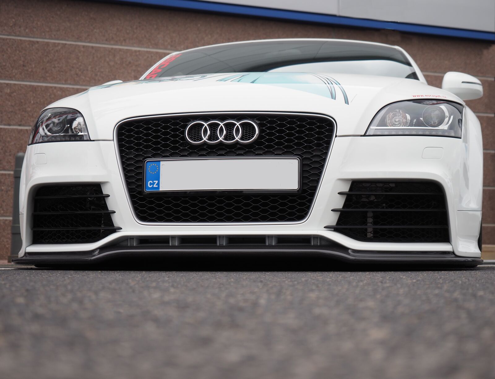 Olympus OM-D E-M1 Mark II + Olympus M.Zuiko Digital ED 12-40mm F2.8 Pro sample photo. Transport, automobile, auto photography