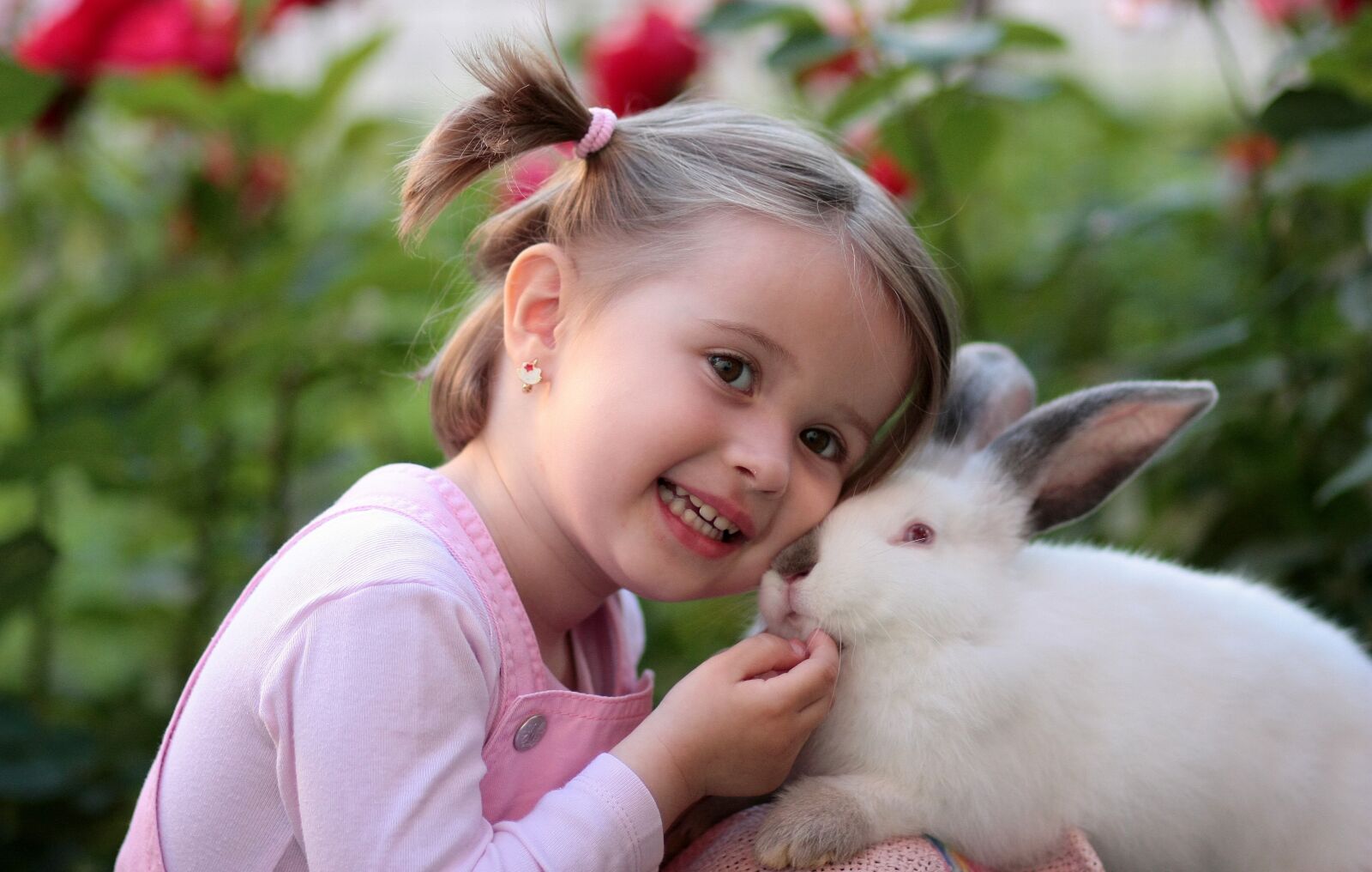 Canon EOS 450D (EOS Rebel XSi / EOS Kiss X2) sample photo. Girl, rabbit, friendship photography