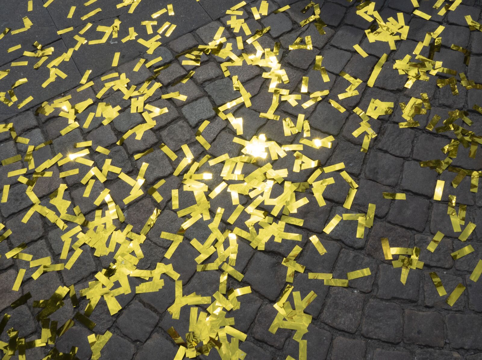 Olympus OM-D E-M5 II sample photo. Confetti, gold, celebration photography