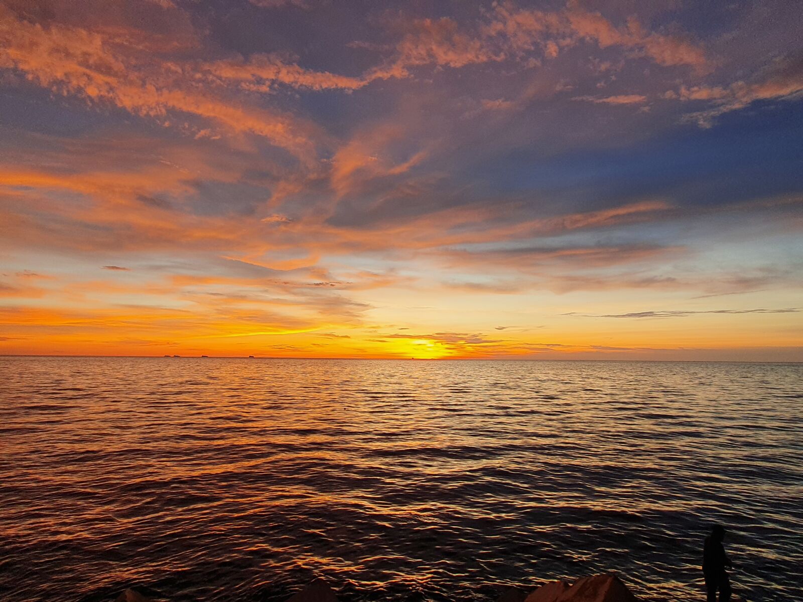 Samsung Galaxy S10 sample photo. Sunset on the ocean photography