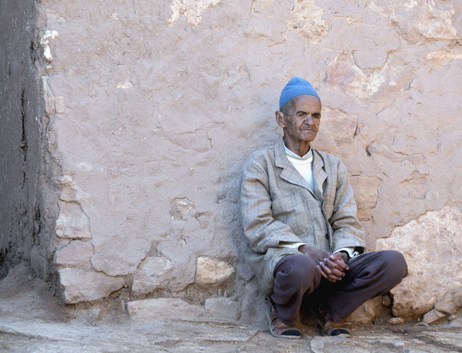 Nikon D3100 sample photo. Man, waiting, elderly photography