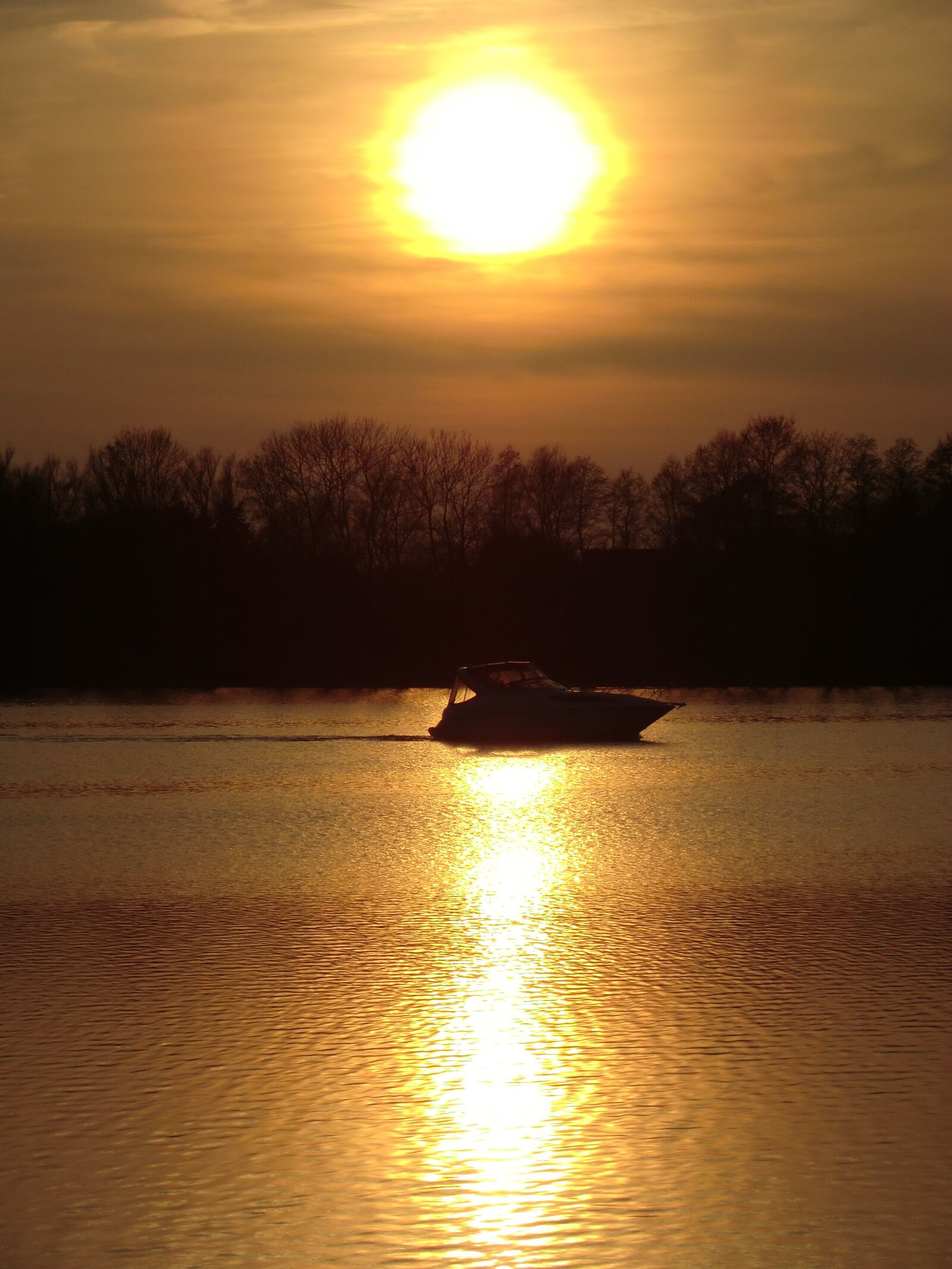 CASIO EX-H15 sample photo. Sun, boat, lake photography