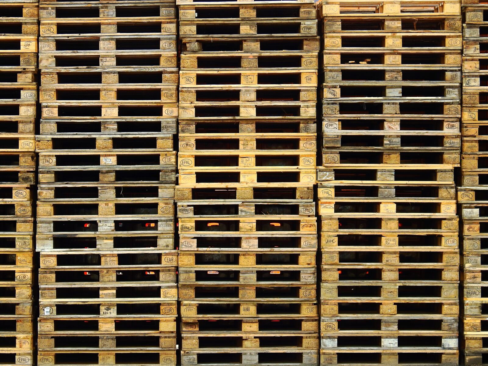 Nikon Coolpix P900 sample photo. Wood, pallets, industry photography