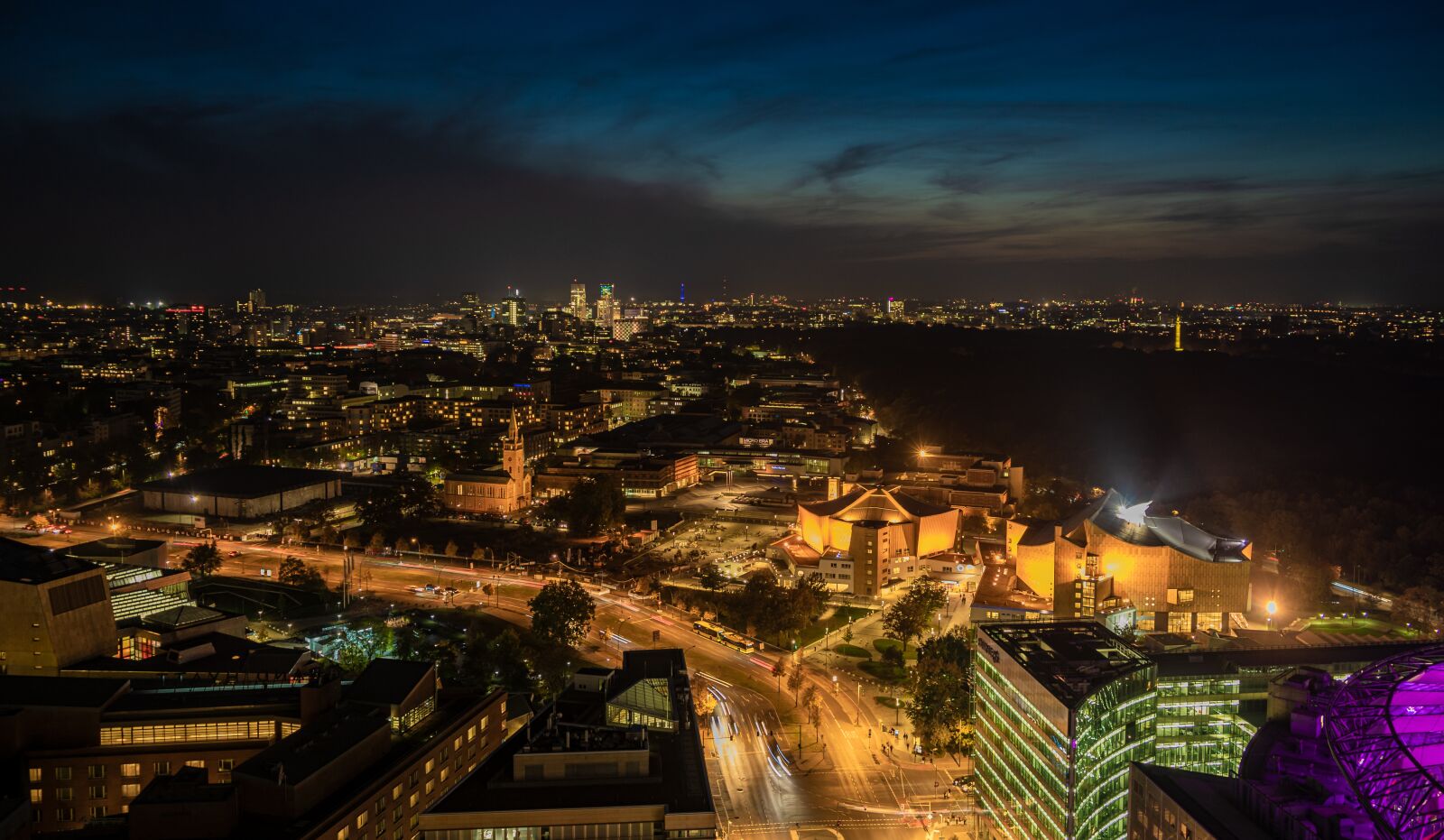 Sony a7 II + Sony FE 28-70mm F3.5-5.6 OSS sample photo. Berlin, night photograph, long photography