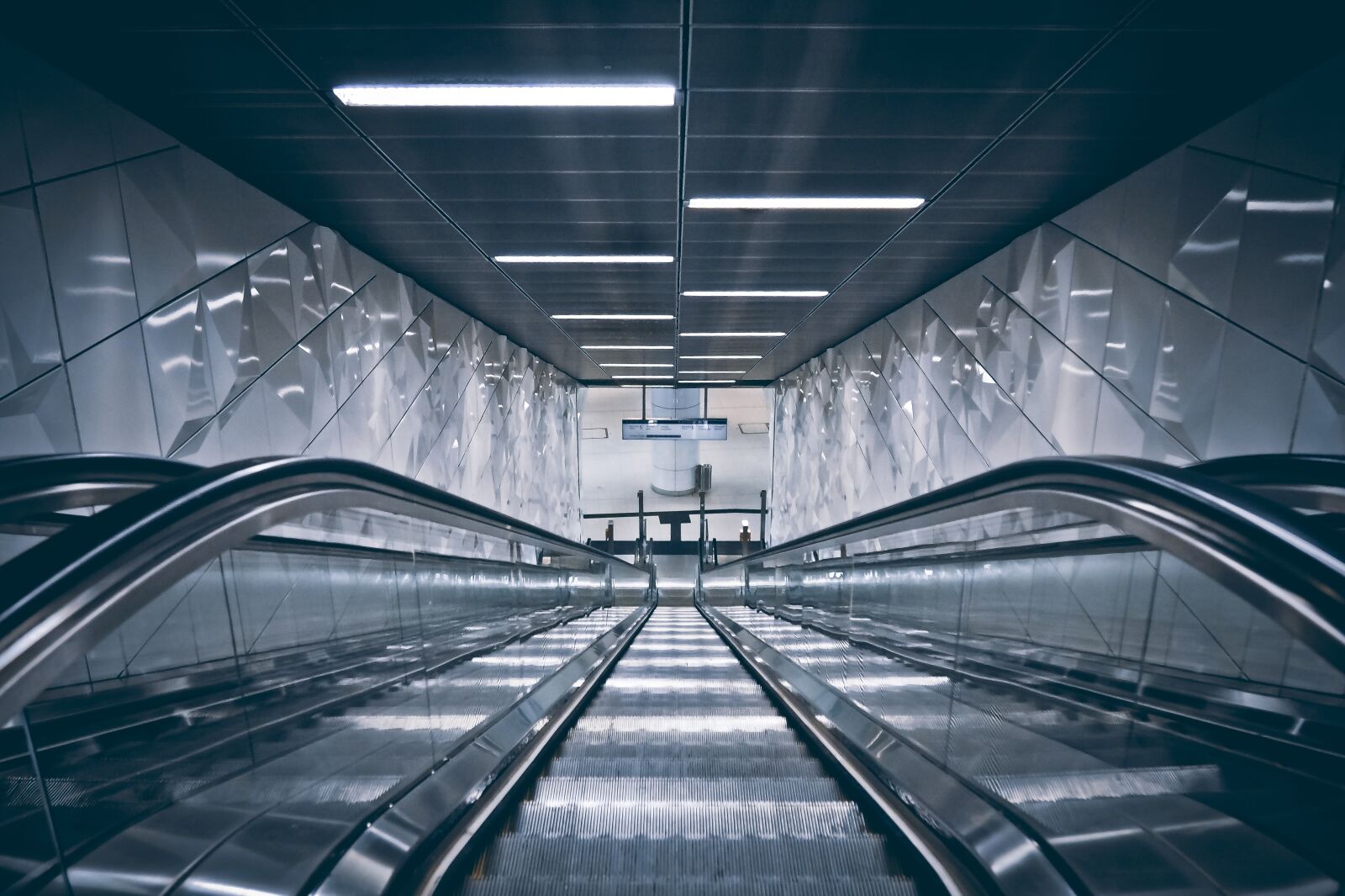 Olympus OM-D E-M10 sample photo. Escalator, metro, stairs photography