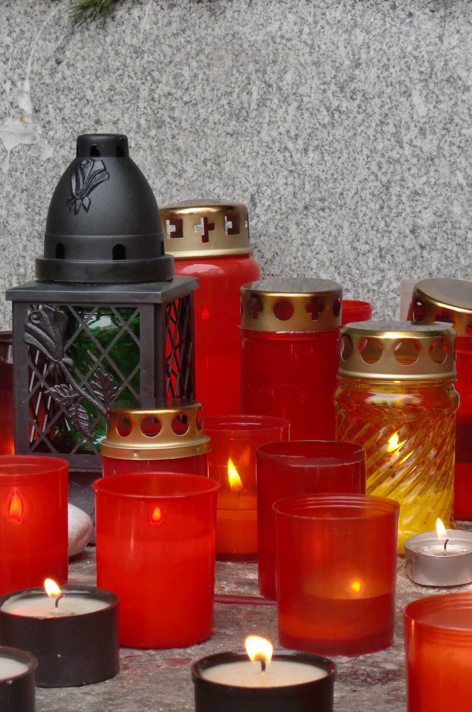 CASIO EX-S12 sample photo. Candles, remembrance, peace photography