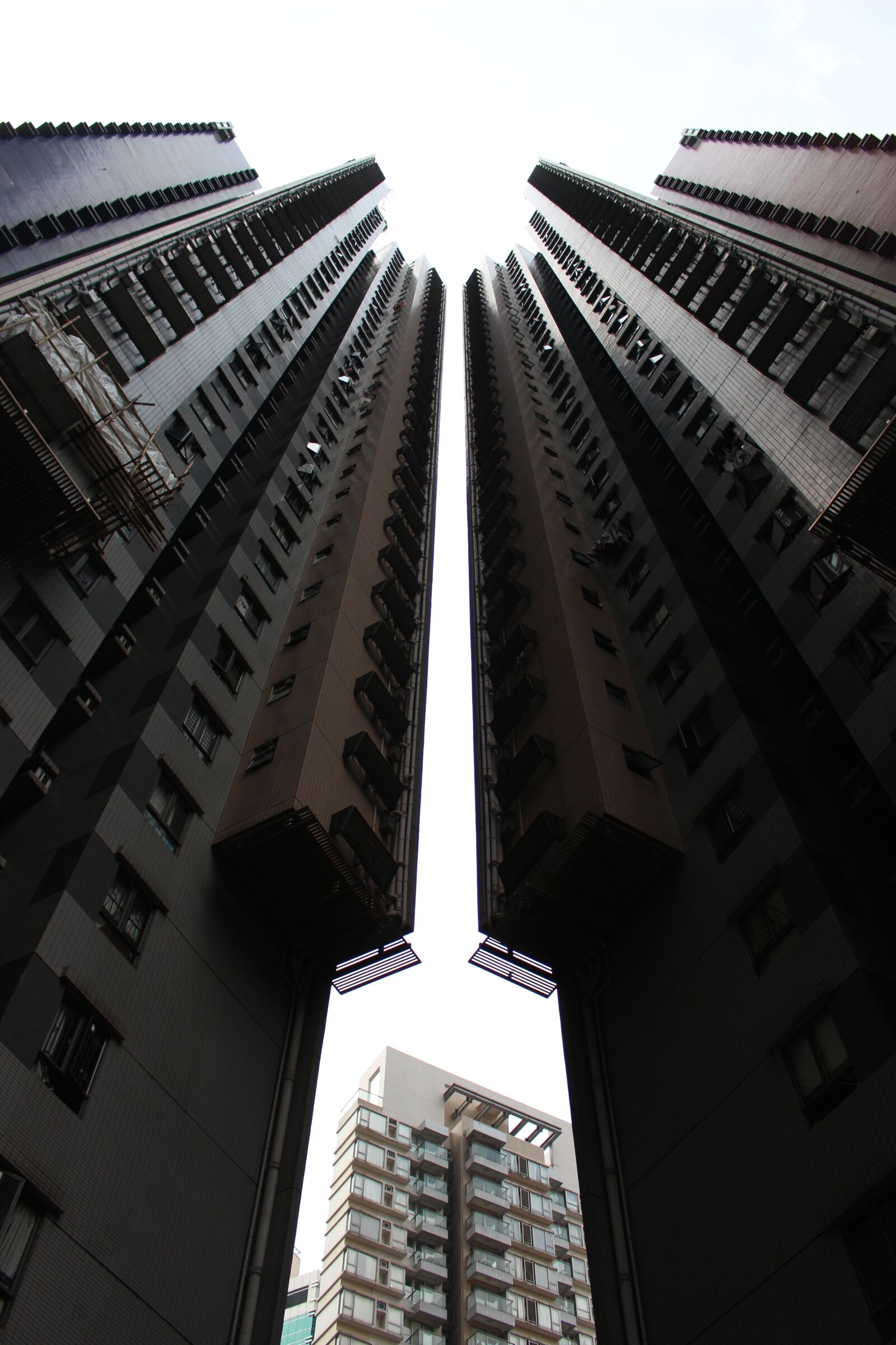 Canon EOS 100D (EOS Rebel SL1 / EOS Kiss X7) sample photo. High rise building, city photography