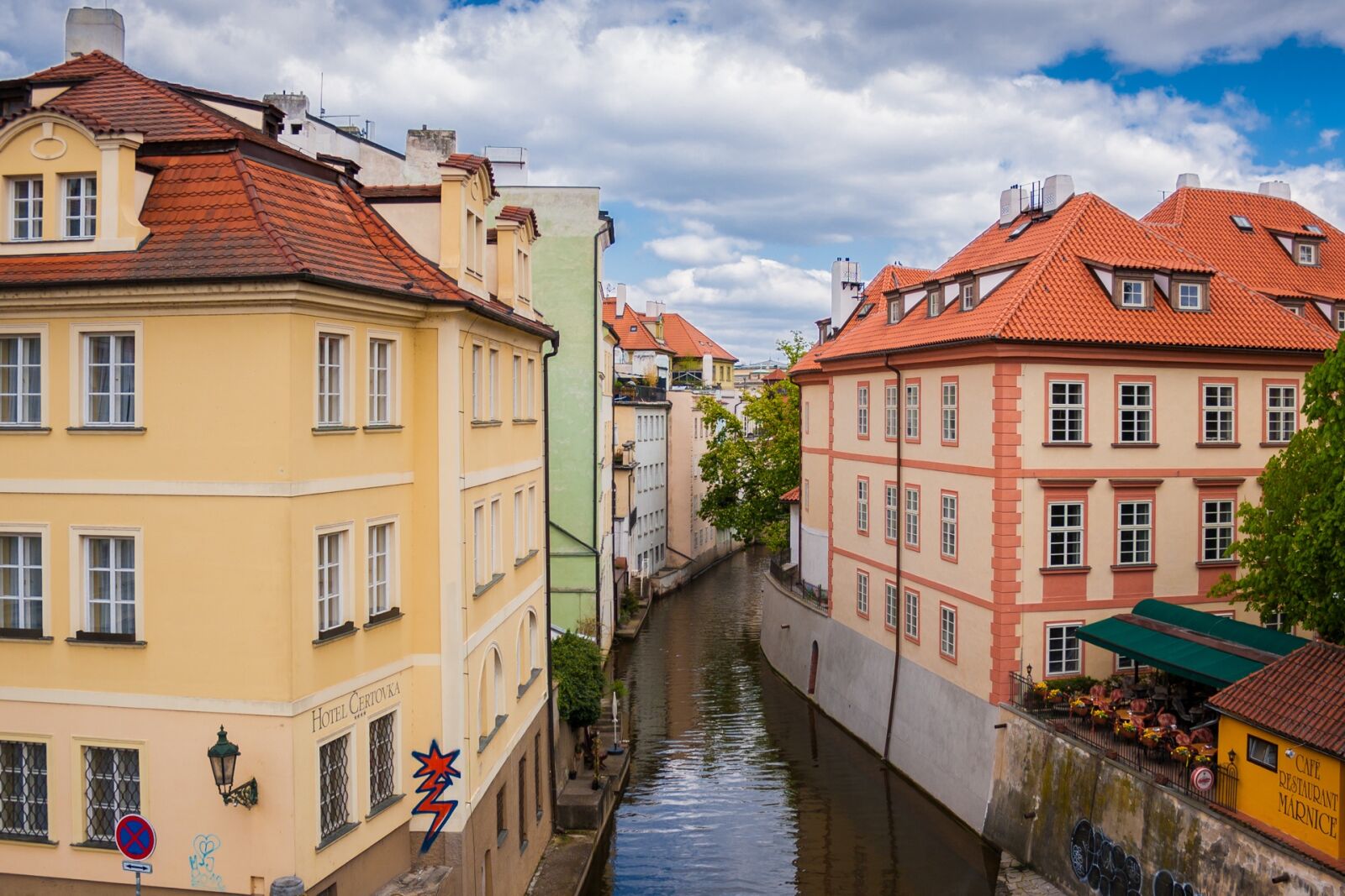 Canon EF-S 18-55mm F3.5-5.6 II sample photo. Prague, charles bridge, historically photography