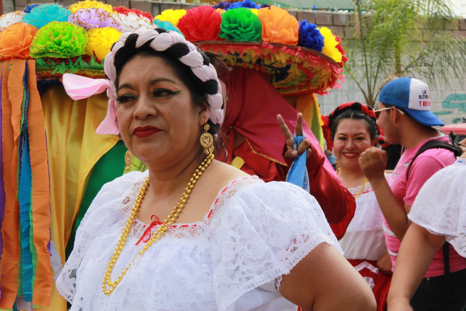 Canon EF-S 18-135mm F3.5-5.6 IS sample photo. Mexico, festival, mexican photography
