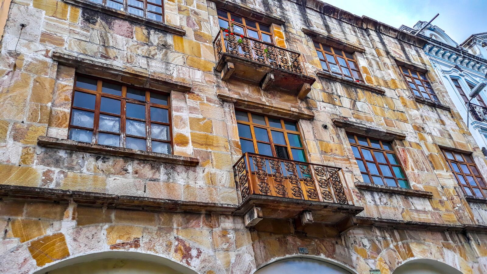 Samsung Galaxy J5 Pro sample photo. Old, colonial, touristic photography