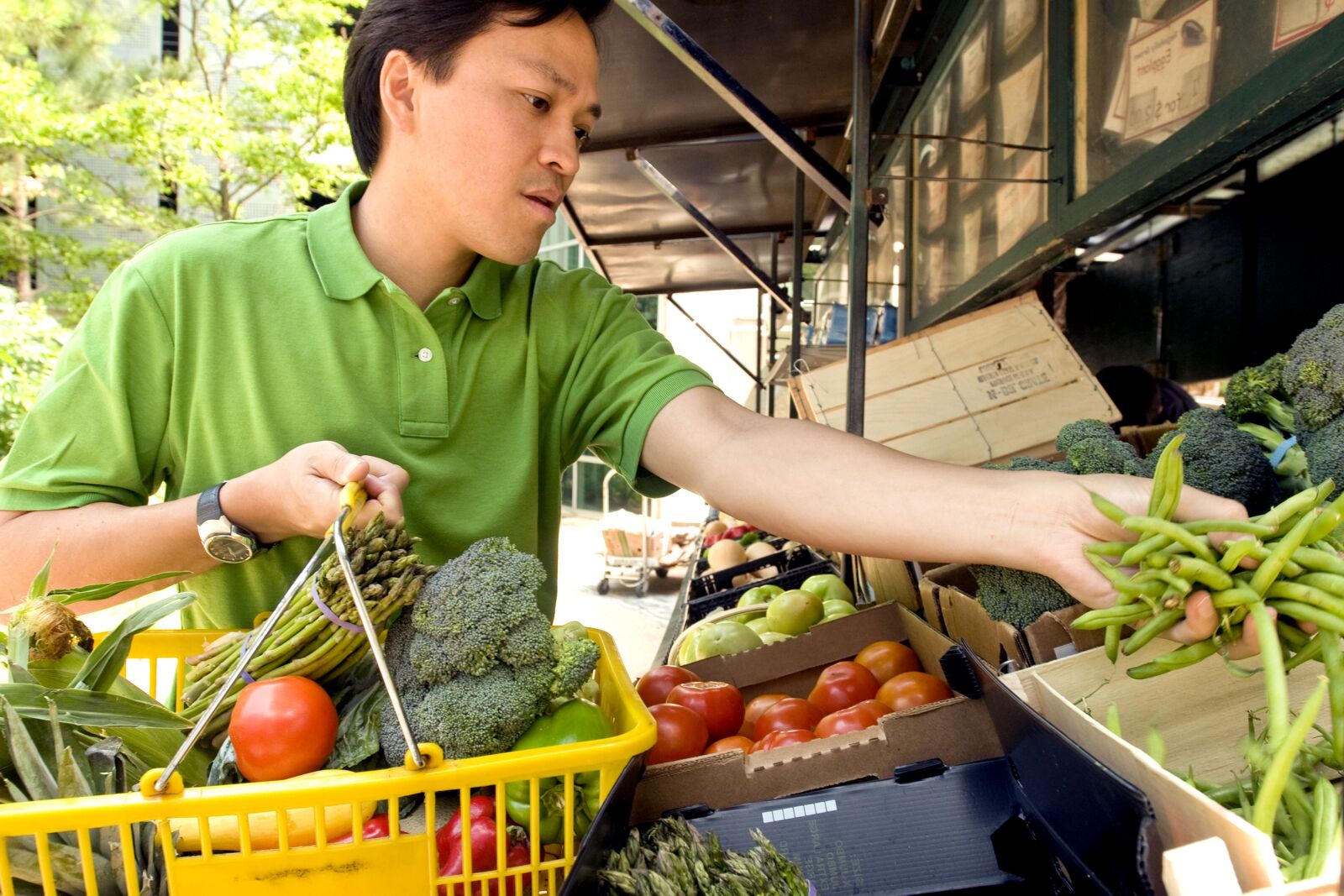 Nikon D300 sample photo. Man, shopping, market, vegetable photography