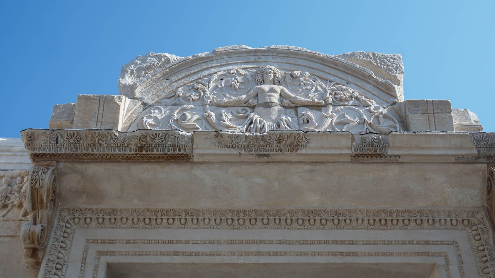 Sony a6000 + Sony Vario-Tessar T* E 16-70mm F4 ZA OSS sample photo. Ephesus, turkey, ancient photography