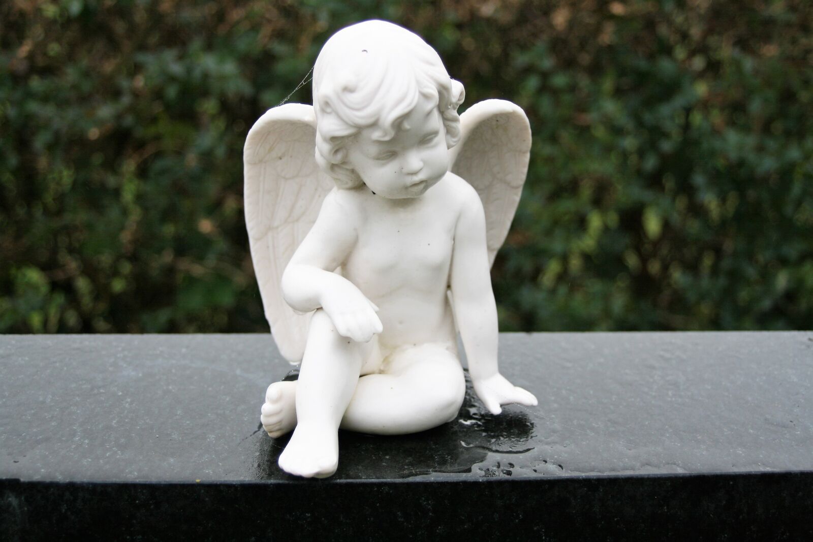 Canon EOS 400D (EOS Digital Rebel XTi / EOS Kiss Digital X) sample photo. The figurine, guardian angel photography
