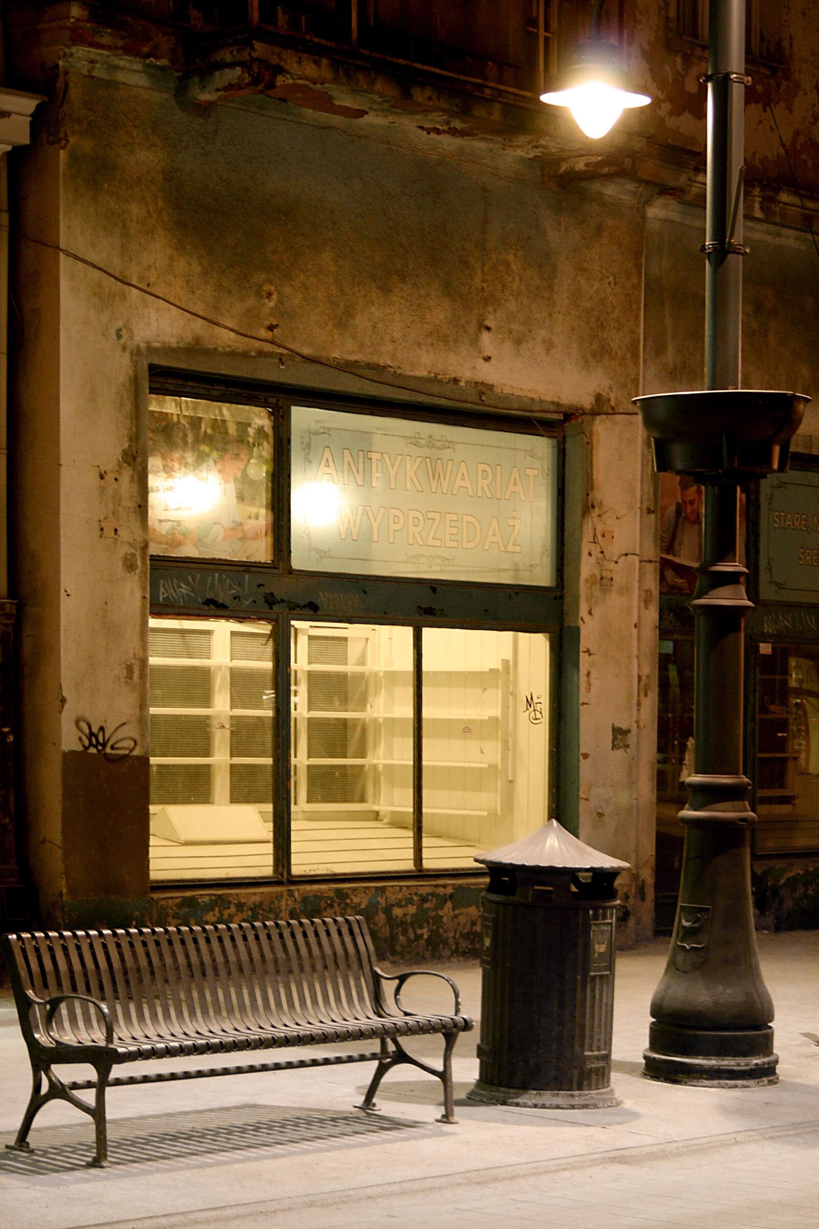 Canon EOS 1000D (EOS Digital Rebel XS / EOS Kiss F) sample photo. Winter, city, empty photography