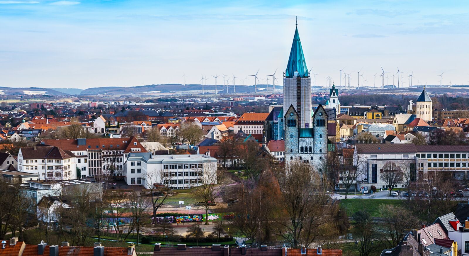Sony a6500 + Sony Vario-Tessar T* E 16-70mm F4 ZA OSS sample photo. City, urban landscape, panorama photography