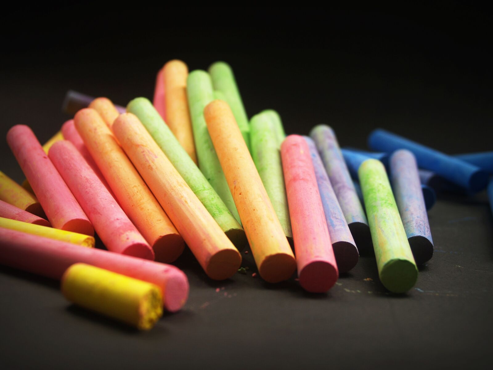 Olympus E-300 (EVOLT E-300) sample photo. Red, chalk, board photography
