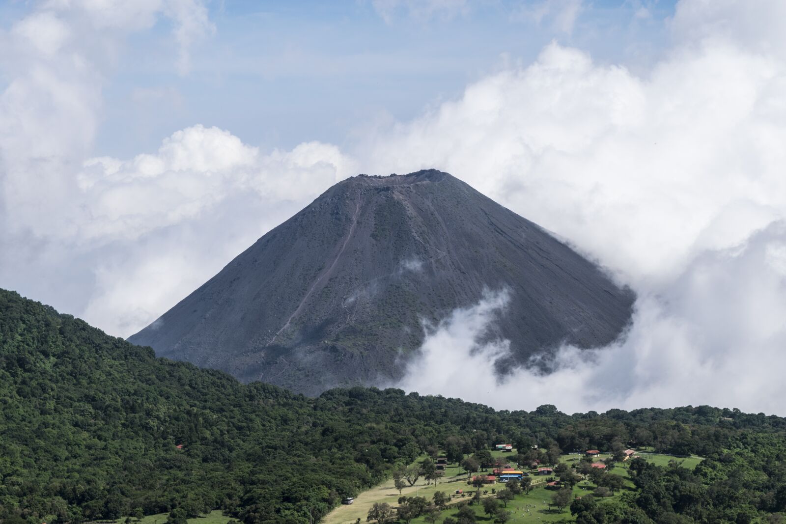 Nikon D3300 sample photo. Isalco, el salvador, volcano photography
