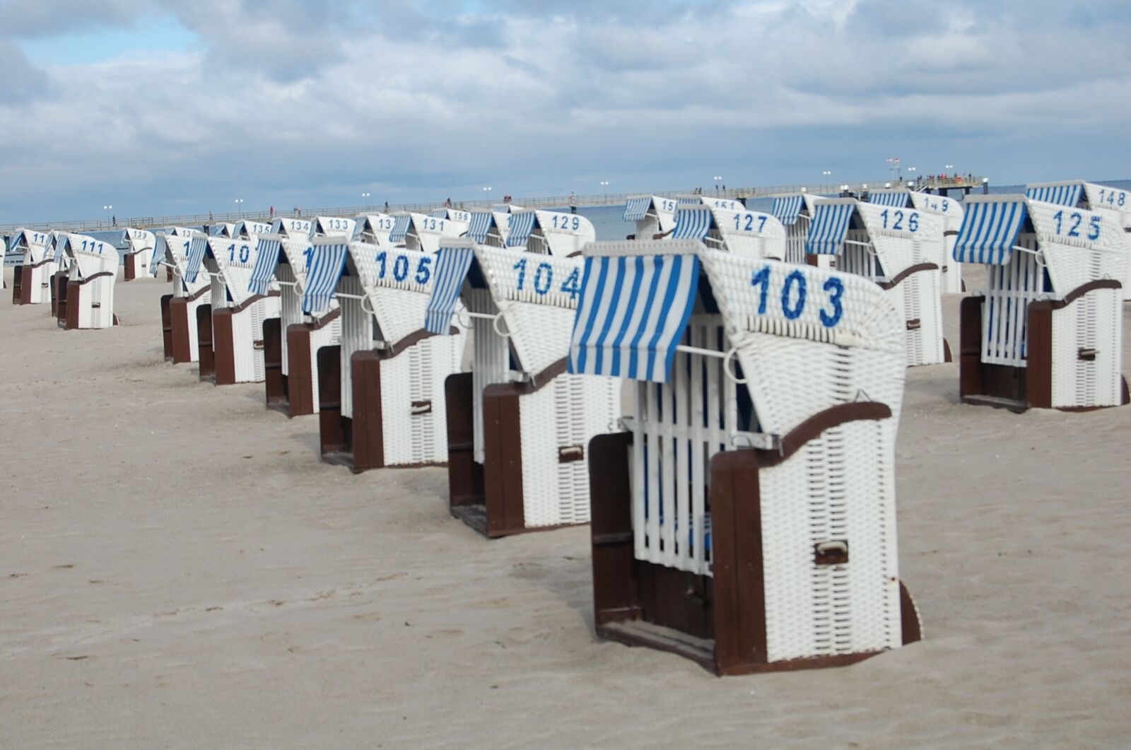 Nikon D40 sample photo. Sea, beach chair, vacations photography