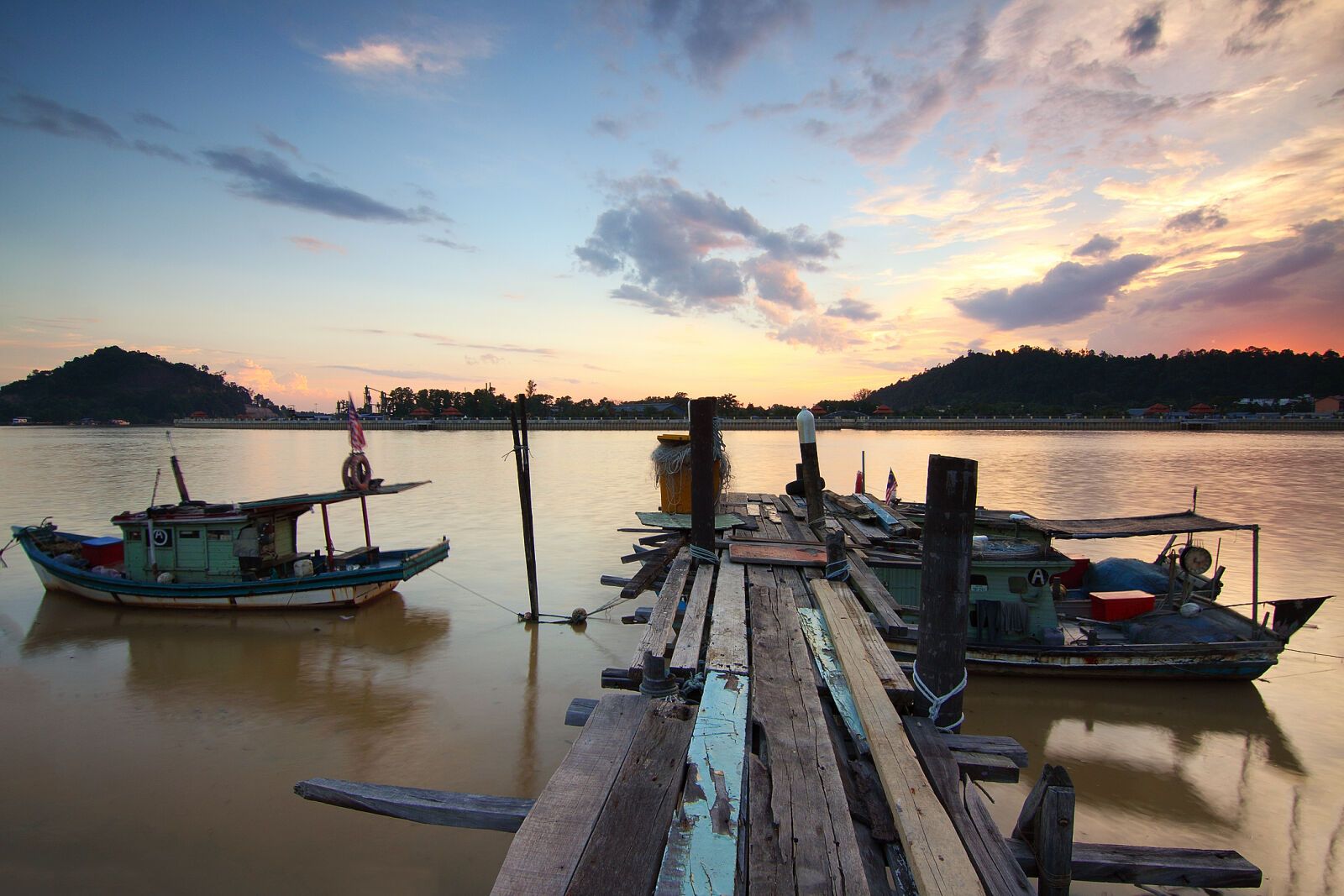 Canon EOS 50D sample photo. Boats, clouds, dock, fishing photography
