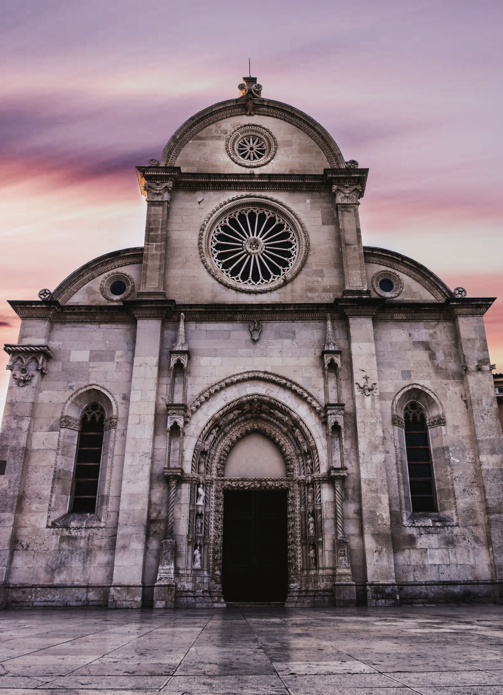 Canon EOS 750D (EOS Rebel T6i / EOS Kiss X8i) sample photo. Cathedral, church, ancient photography