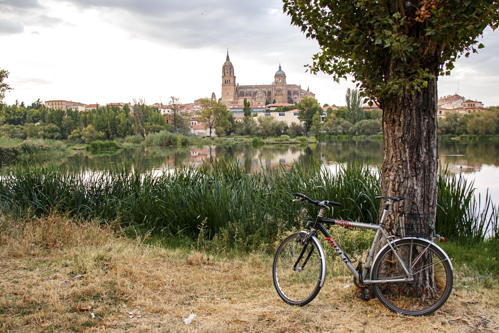 Canon EF-S 18-200mm F3.5-5.6 IS sample photo. Landscape, river, bicycle photography