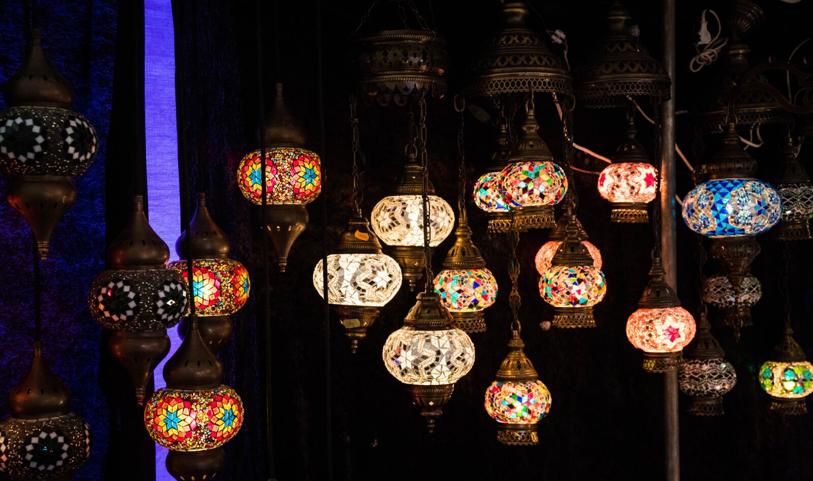 Sony a6500 + Sony Vario-Tessar T* E 16-70mm F4 ZA OSS sample photo. Lamp, turkish, lantern photography