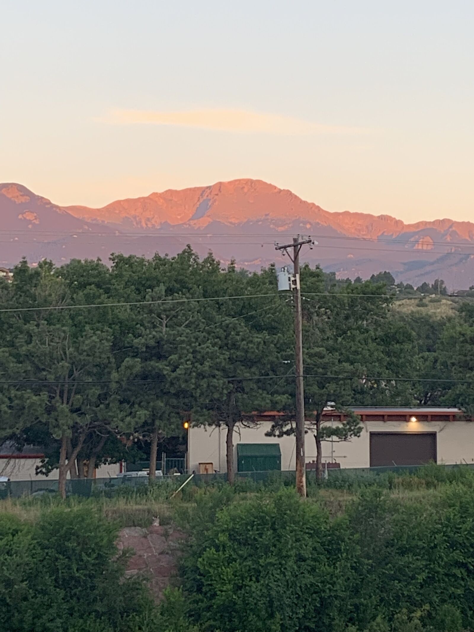 iPhone XR back camera 4.25mm f/1.8 sample photo. Pikes peak, colorado springs photography