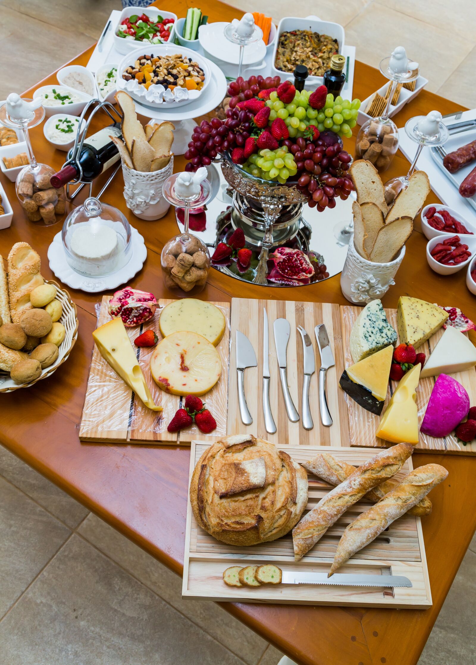 Canon EOS 6D + Canon EF 24-105mm F4L IS USM sample photo. Cheeses, a table of photography