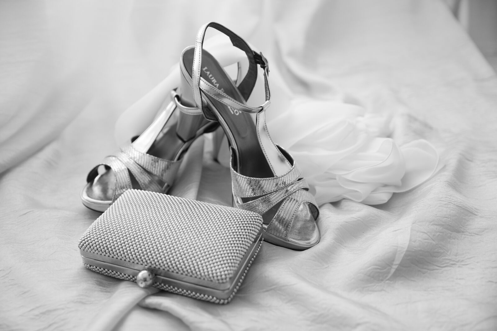 Canon EOS 5D Mark III sample photo. Marriage, bride, shoes photography