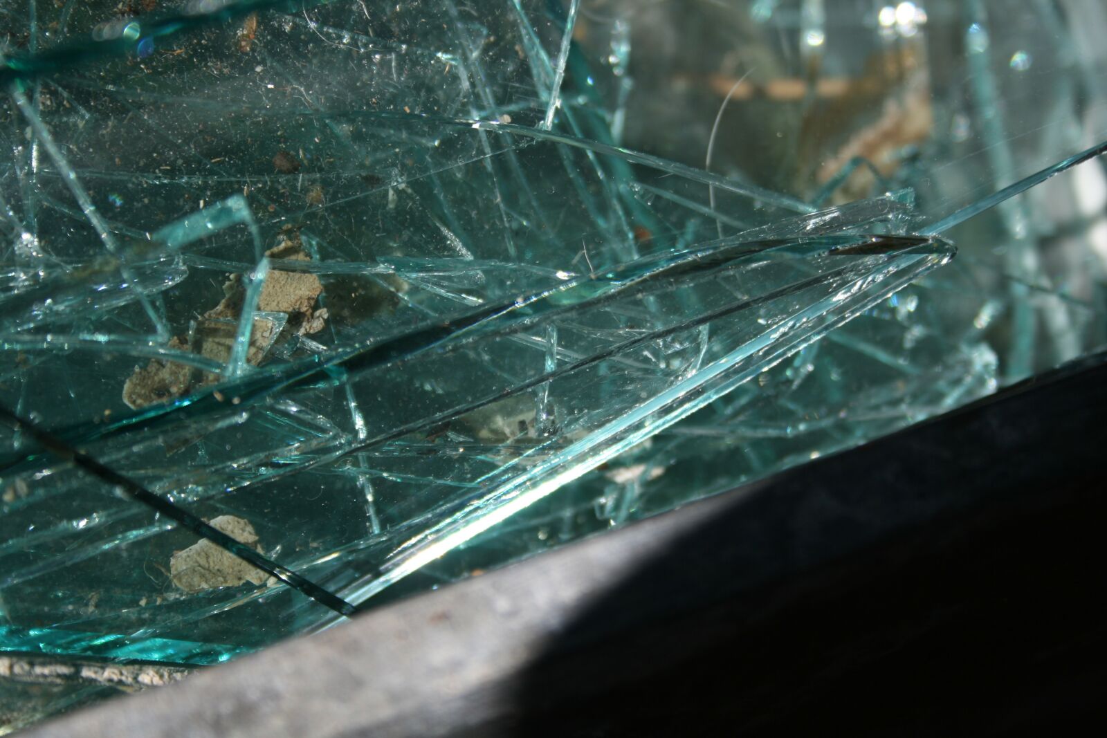 Canon EOS 400D (EOS Digital Rebel XTi / EOS Kiss Digital X) sample photo. Glass, broken, blue photography