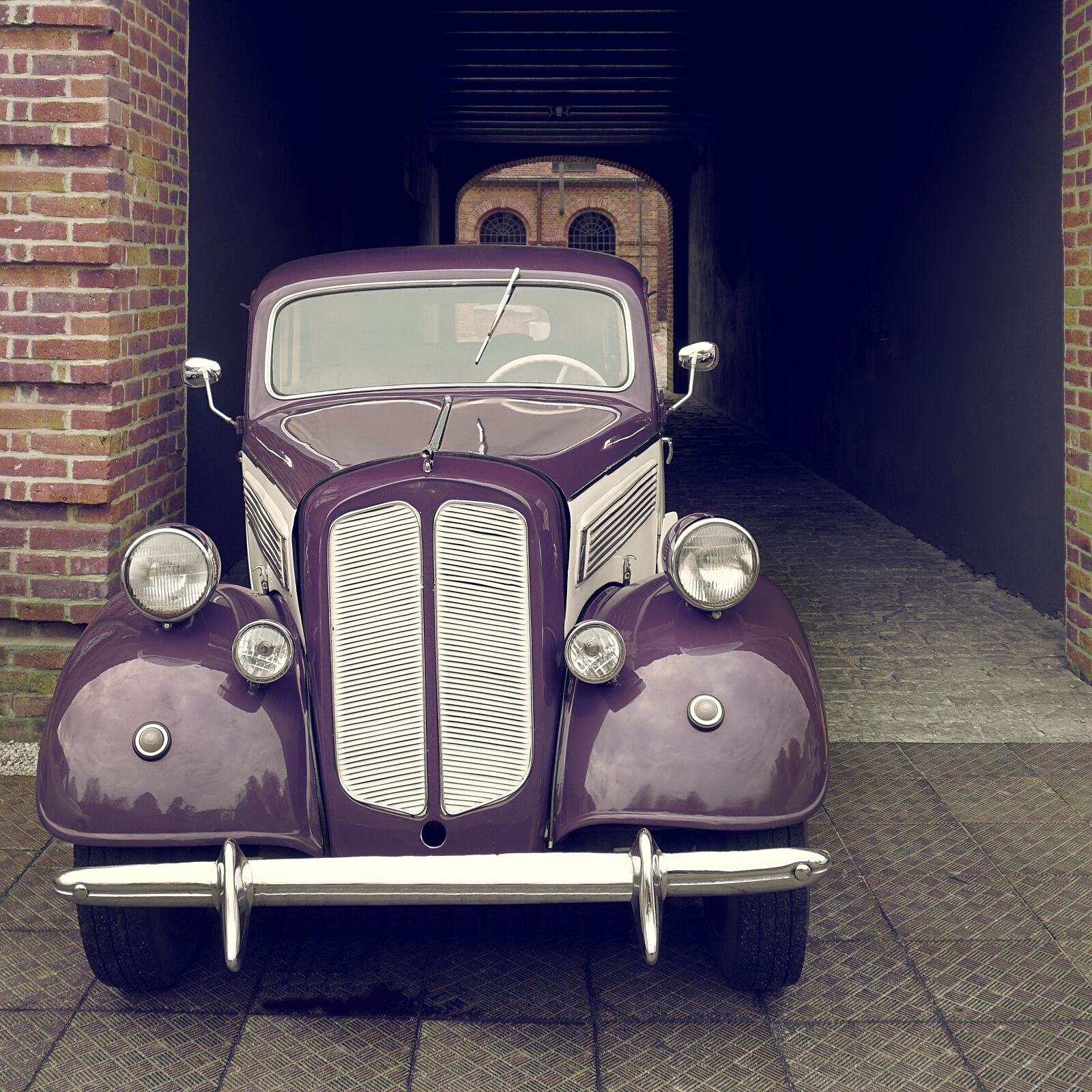 Sony a6000 sample photo. Old car, oldsmobile, retro photography