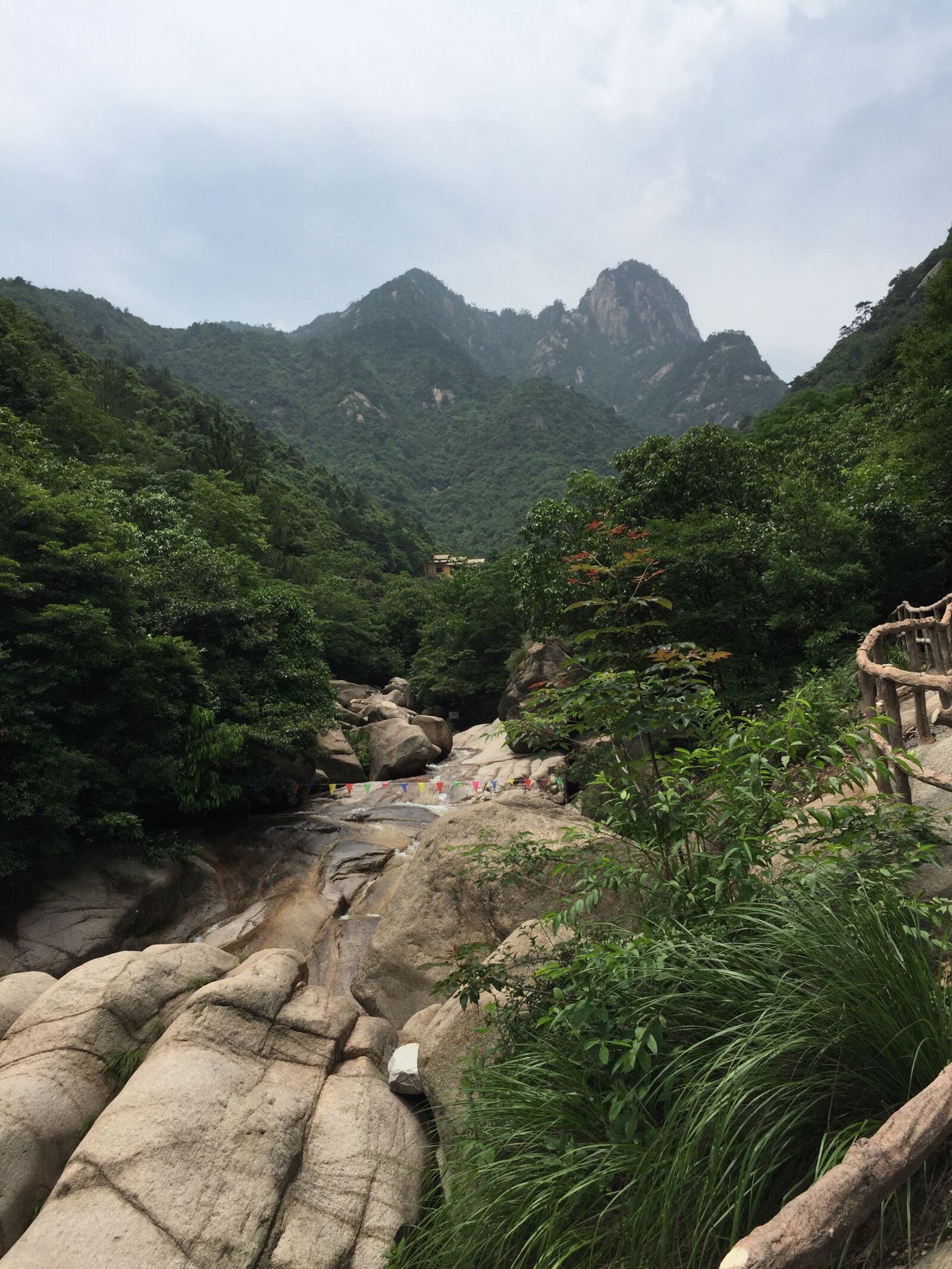 iPhone 6 Plus back camera 4.15mm f/2.2 sample photo. Huang shan, scenic, china photography