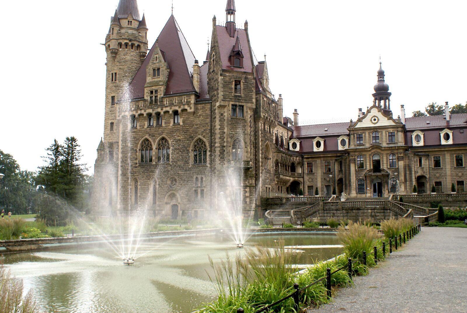 Sony Alpha DSLR-A100 sample photo. Scrotum, castle, building photography