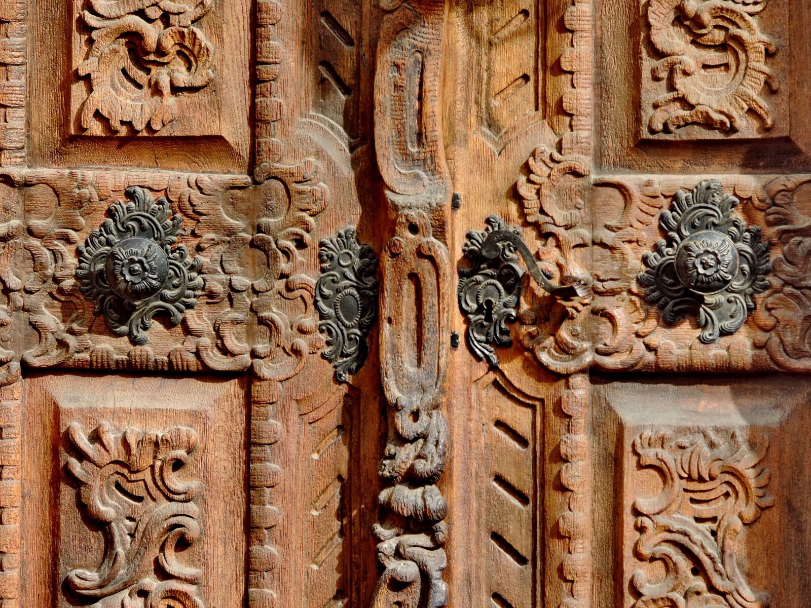 Nikon Coolpix P520 sample photo. Art, carpentry, door, entrance photography
