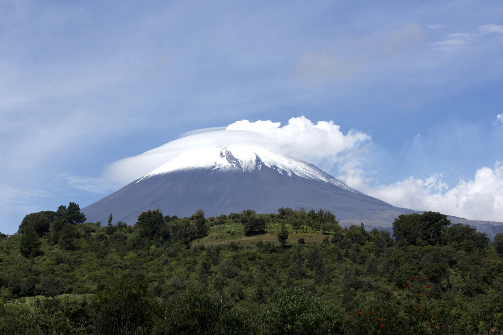 Canon EOS 600D (Rebel EOS T3i / EOS Kiss X5) sample photo. Landscape, volcano photography