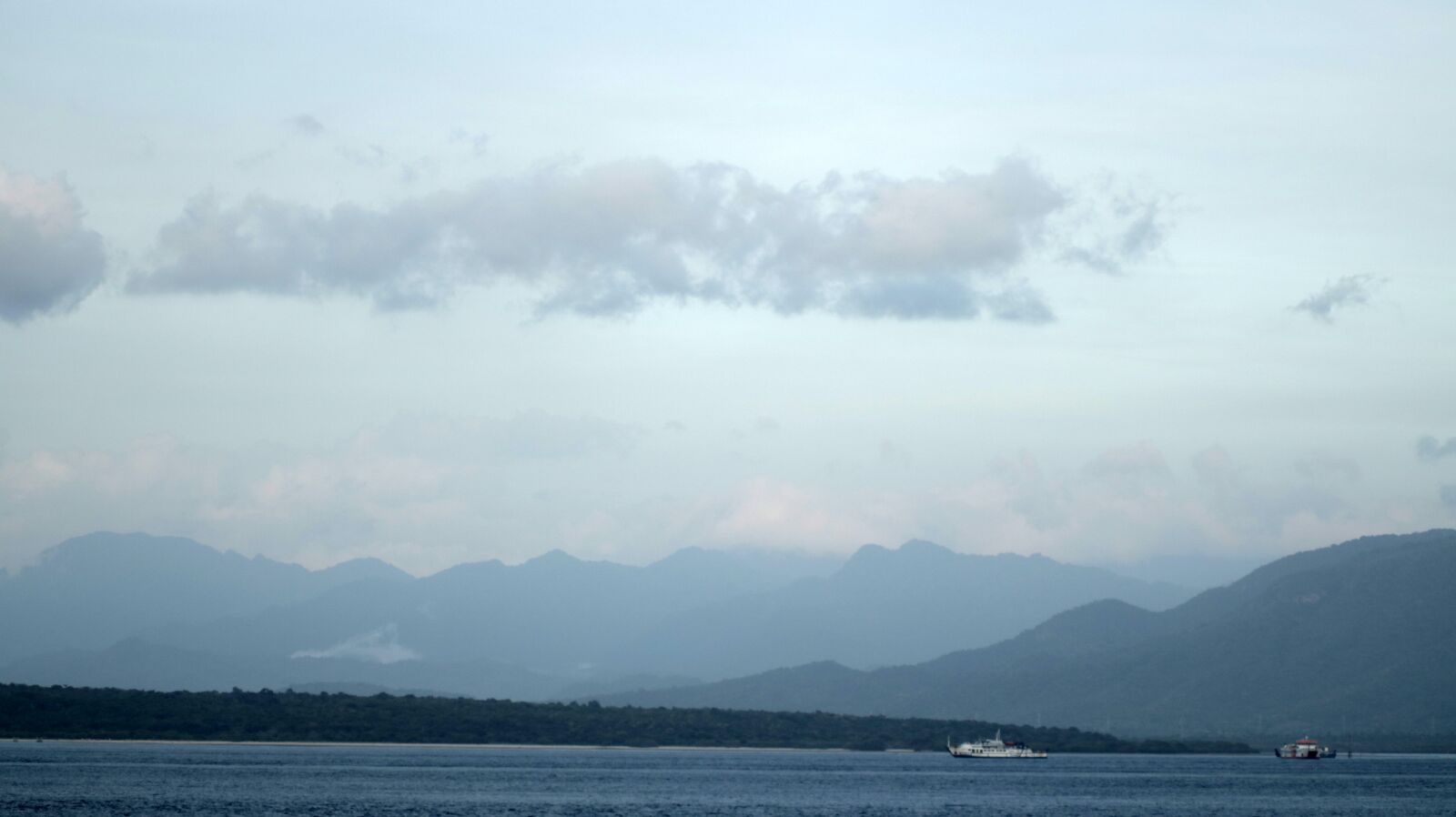 Canon EOS 750D (EOS Rebel T6i / EOS Kiss X8i) sample photo. Ocean, sea, strait photography